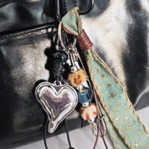 lumobag-heart-shaped-pearl-chain-keychain-woven-strap-accessory-for-autumn-winter-bags